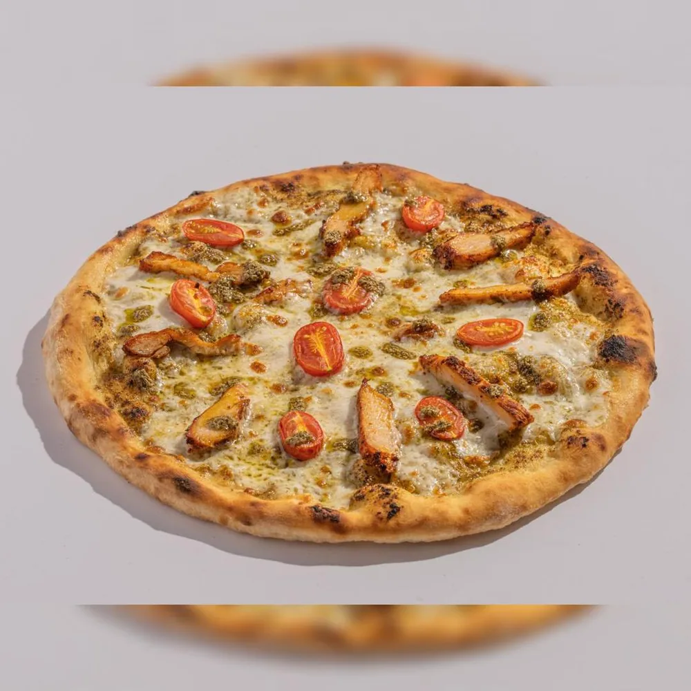 Pesto chicken pizza